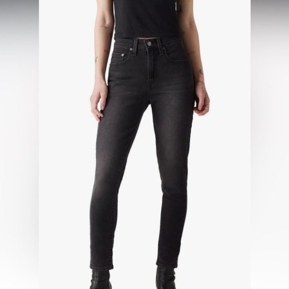 Levi's 721 Black Label Women's  High Rise Skinny Jeans. W26xL30